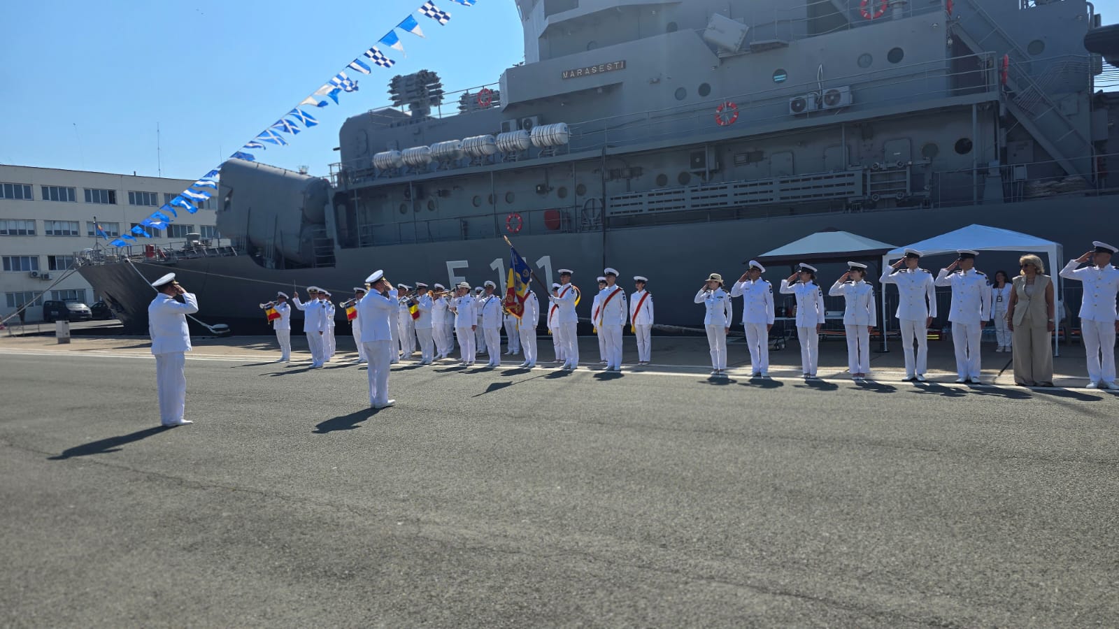 FOTO VIDEO Promoția Regina Maria – 150 a Colegiului Național Militar Alexandru Ioan Cuza, la absolvire: Emoții și inimi pline de speranțe, în Portul Militar Constanța