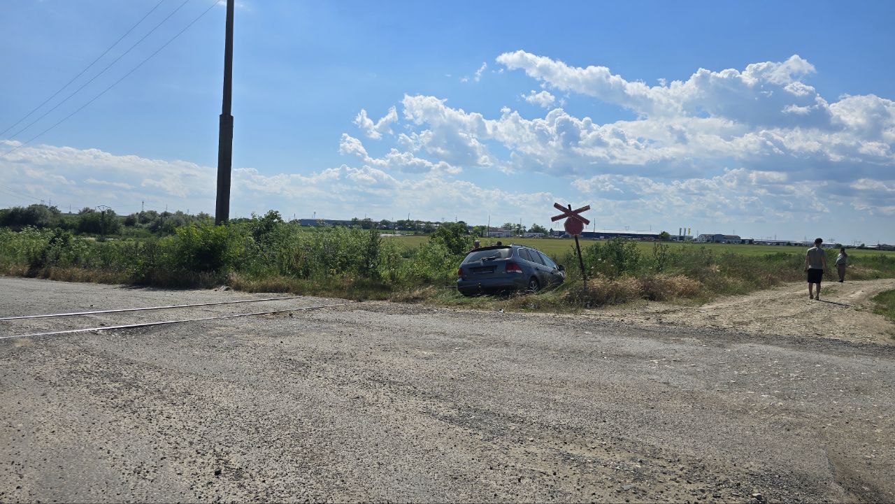 Strada Amsterdam Constanța accident feroviar mașină lovită de tren