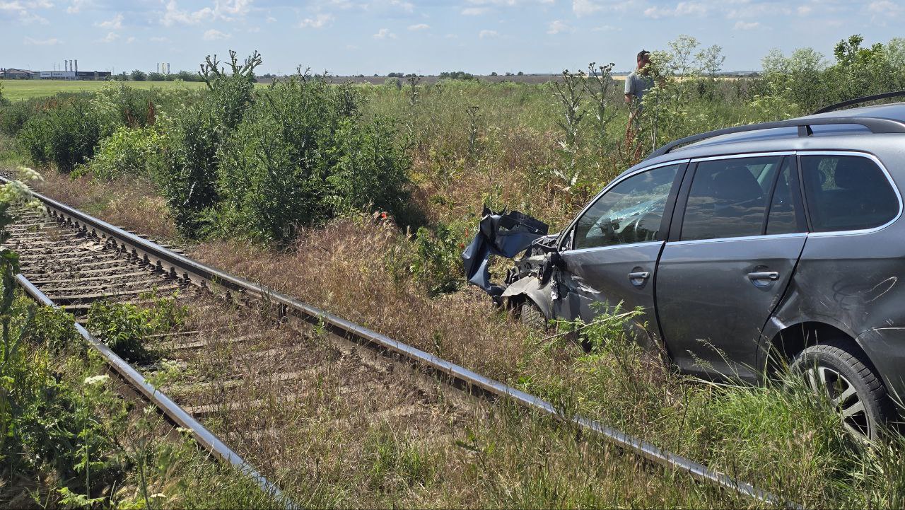 Strada Amsterdam Constanța accident feroviar mașină lovită de tren