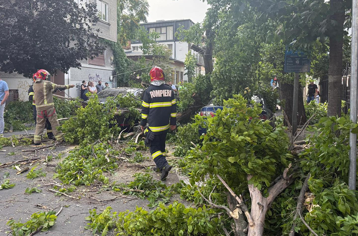 DEZASTRU în Capitală: O femeie a MURIT în timpul furtunii