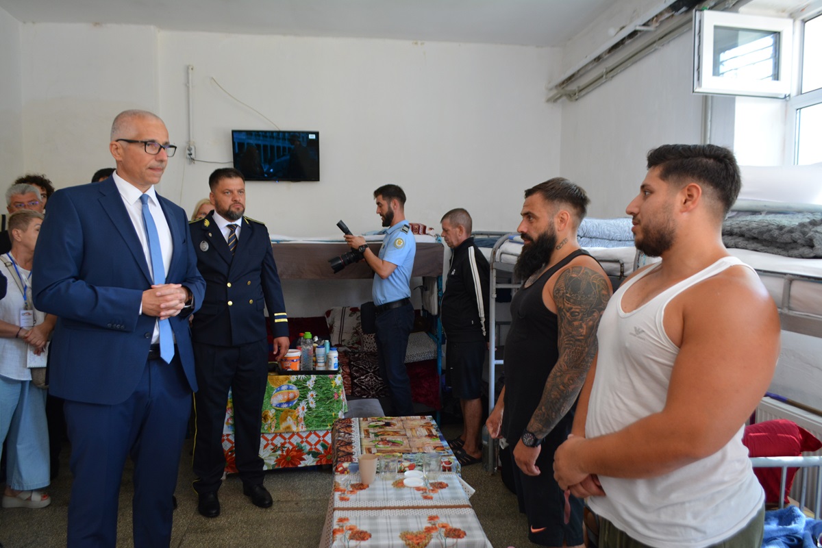 FOTO Povești din spatele gratiilor spuse de deținuții de la Penitenciarul Poarta Albă ministrului Justiției, Radu Marinescu: Ce i-au reclamat oamenii demnitarului