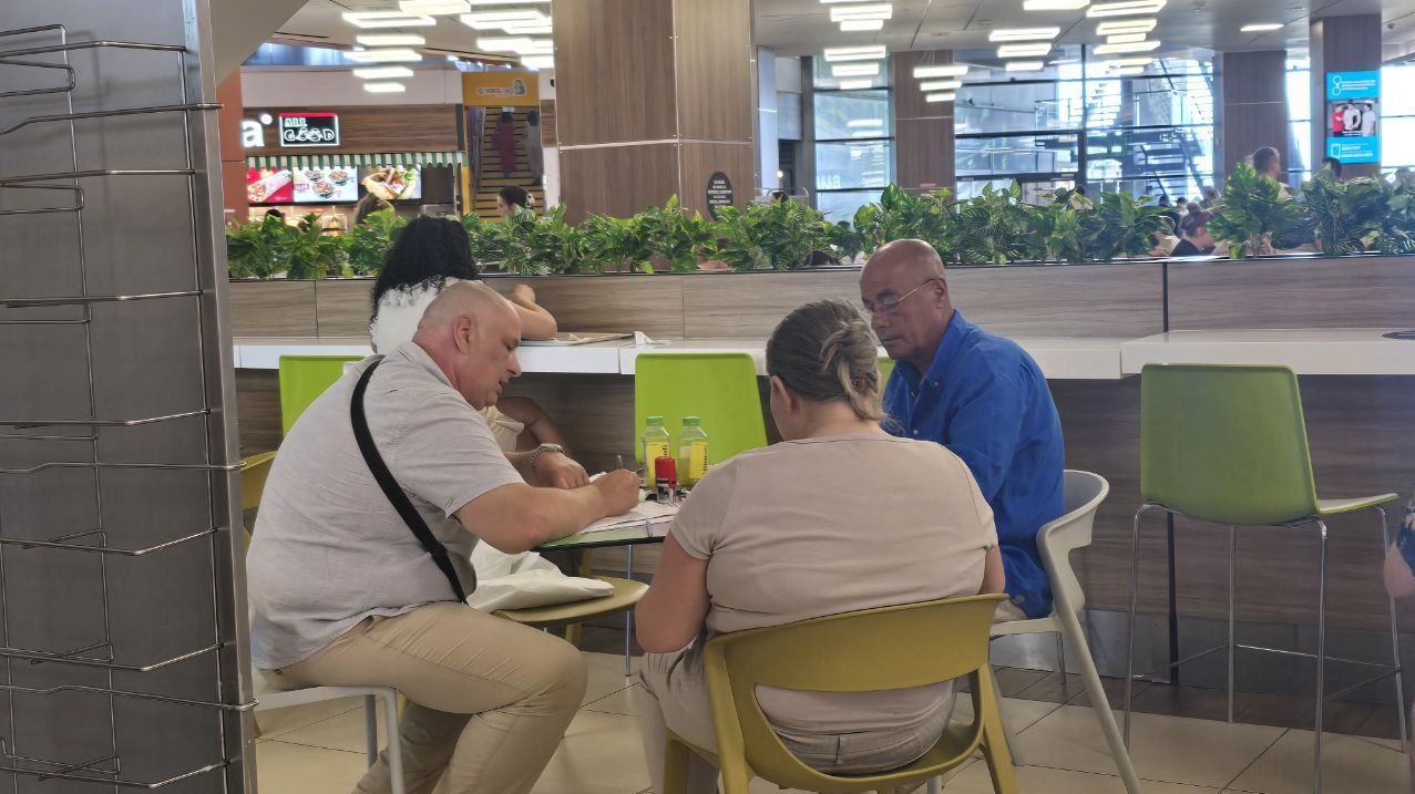 Inspectorii ANSVSA, în acțiune la City Park Mall: controale în zona de food court. Un restaurant a fost închis