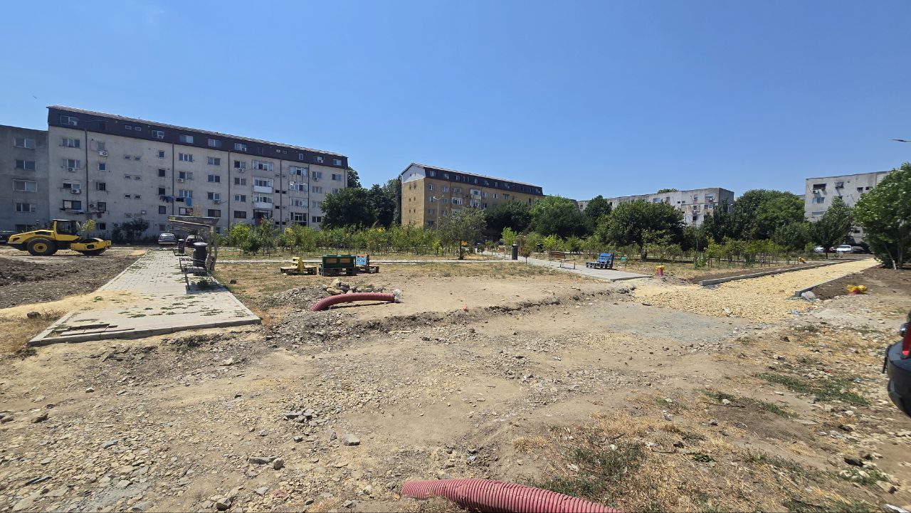 FOTO VIDEO Vești noi despre lucrările din incinta Pădurii Urbane din cartierul Inel 2 din Constanța. Când vor fi acestea gata și cum va putea fi menținută curățenia în zonă