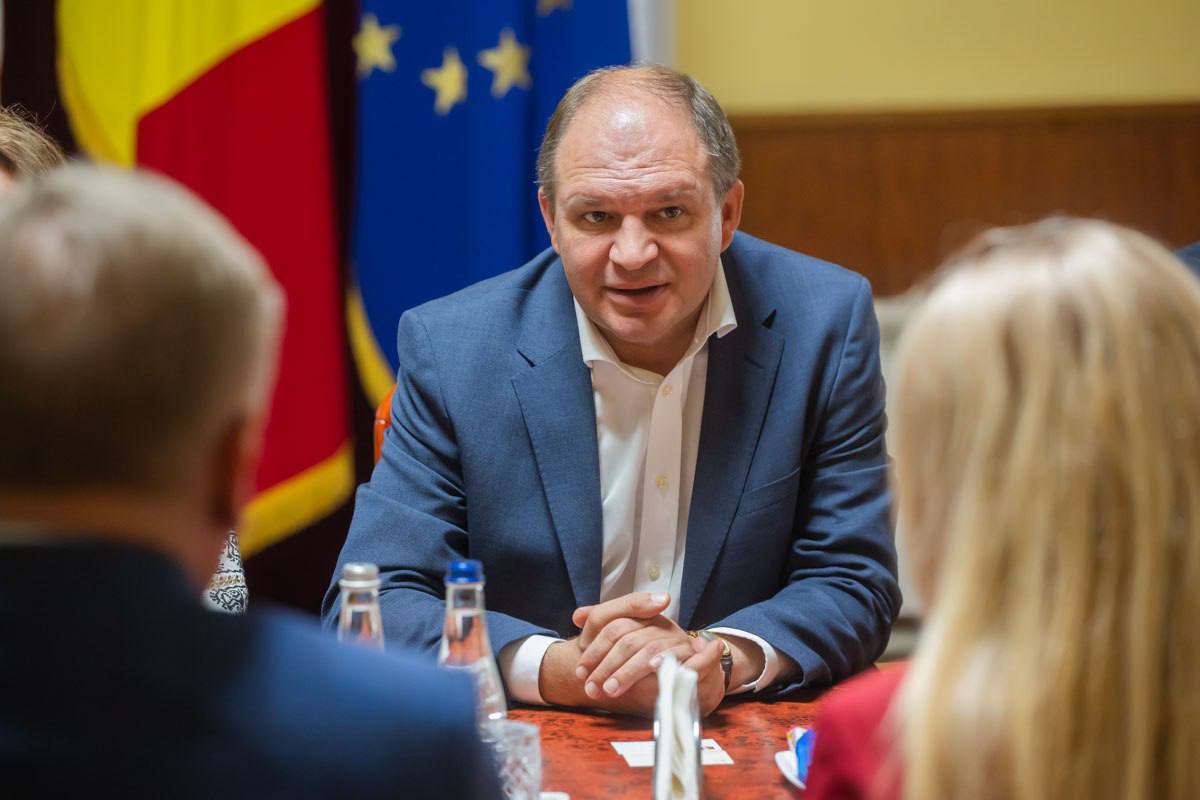 Ce spune ministrul de Externe despre interdicţia pentru primarul orașului Chişinăului de a intra în România