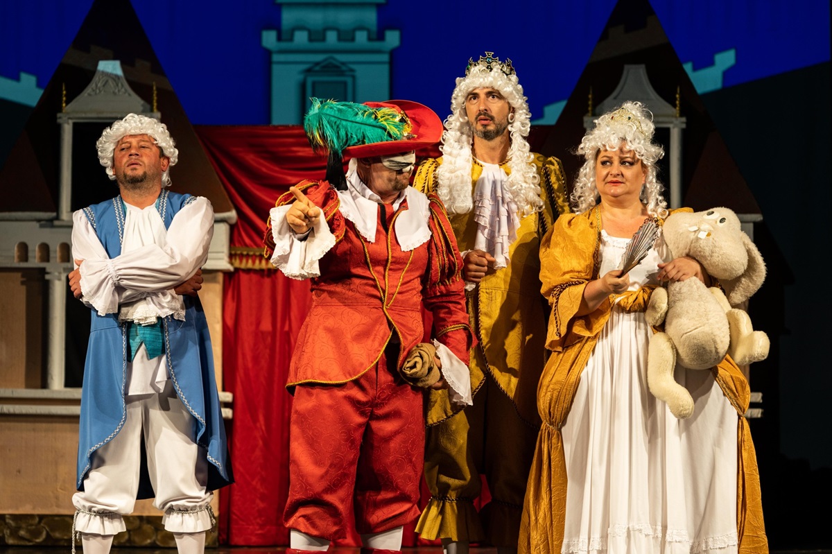 Săptămâna viitoare, copii se pot bucura de spectacolul Motanul Încălțat la Teatrul pentru Copii Căluțul de Mare din Constanța