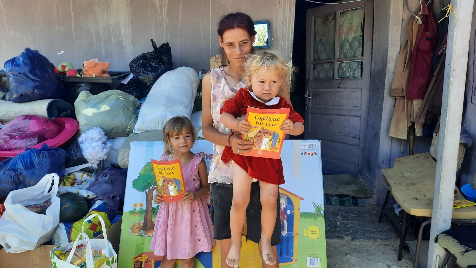 O mamă jefuită din nou în Comana: Nu mai am cu ce hrăni fetițele! Asociația Suflete Deschise a sărit în ajutor