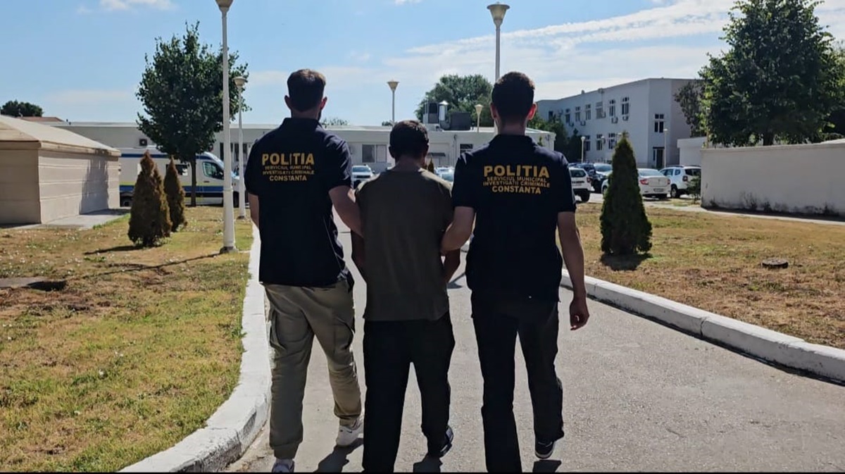 VIDEO Caz ȘOCANT la Constanța: bărbat arestat după ce ar fi incendiat trei mașini. Iată cum a acționat