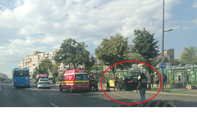 FOTO Accident cu două victime în fața Spitalului de Boli Infecțioase din Constanța: Una dintre mașini s-a răsturnat