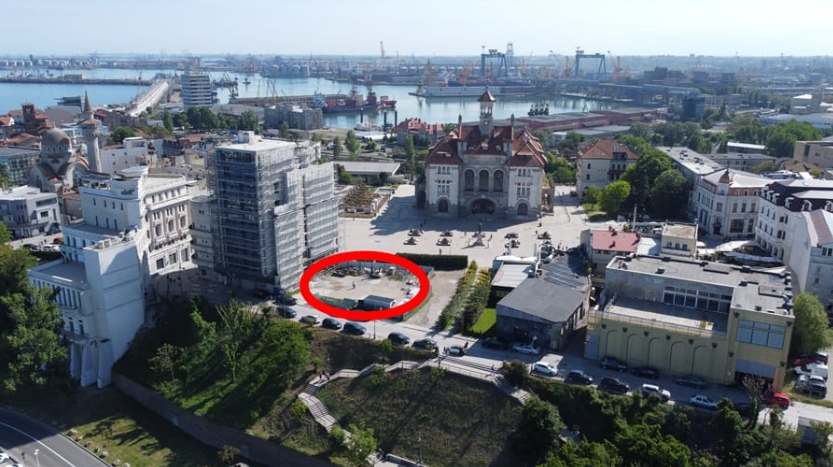 FOTO Constănțenii, invitați să își exprime opinia în legătură cu vânzarea unui teren din Piața Ovidiu. Proiectul de hotărâre va fi supus din nou votului în ședința CLM din 30 iulie