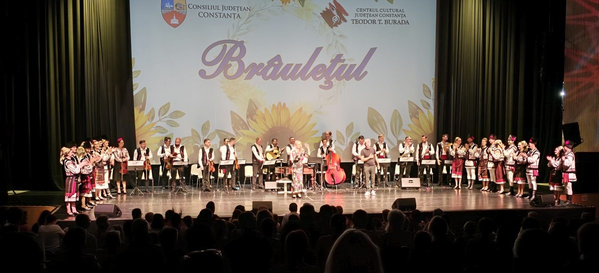 FOTO VIDEO Tradiție, emoție și artiști de renume pe scena constănțeană: Spectacolul Brâulețul și Invitații, organizat de Centrul Cultural Teodor T. Burada, un succes