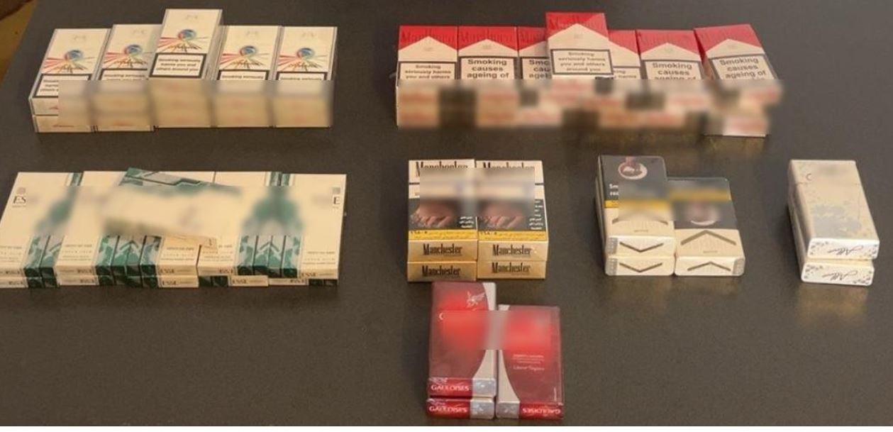 Țigări de contrabandă, vândute la colț de stradă în Constanța: două persoane sancționate cu 40.000 lei