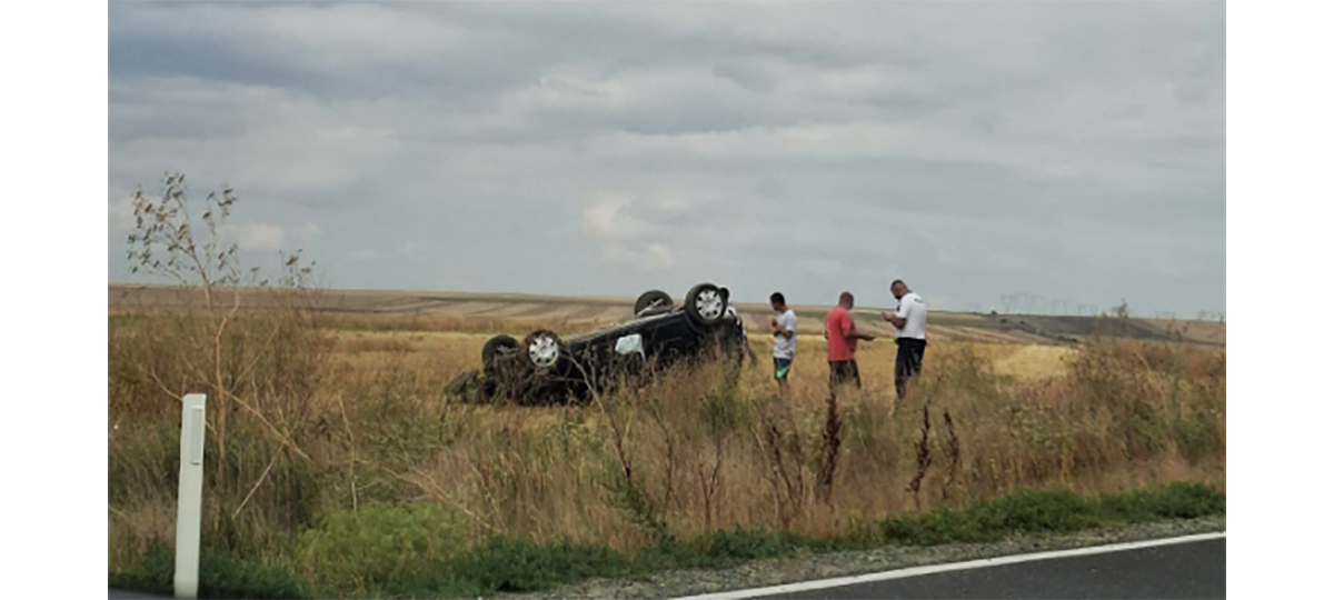 Două mașini s-au RĂSTURNAT pe DN22, la Sibioara: Salvatorii intervin la fața locului