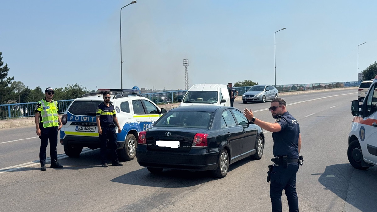 FOTO Medgidia: Un biciclist a fost accidentat de un autoturism al unei firme de curierar. Cum a avut loc impactul