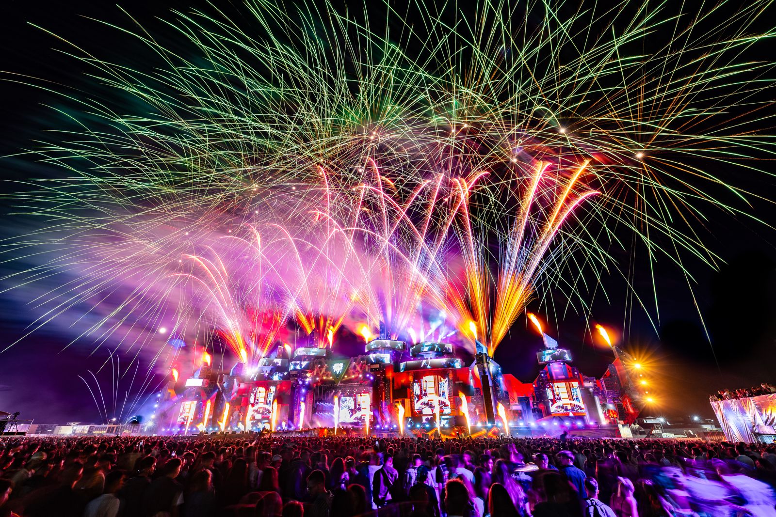 Beach, Please! 2025 Final epic pentru cel mai mare festival din Europa: peste 500.000 de participanți, producții artistice de milioane de euro, amintiri de neuitat