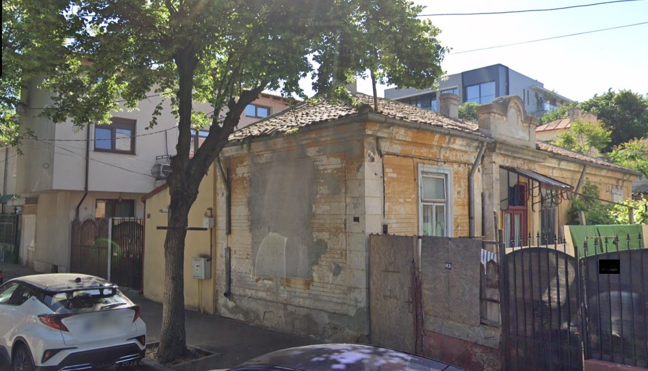 FOTO IMPRESIONANT Dreptate după 74 de ani, la Constanța: O cochetă casă interbelică din centrul orașului, confiscată de comuniști, RESTITUITĂ proprietarilor