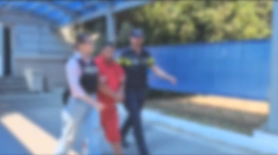 VIDEO Scandal în mall: Un tiktoker din Constanța, reținut după ce a lovit o angajată și a făcut prăpăd în cafenea!