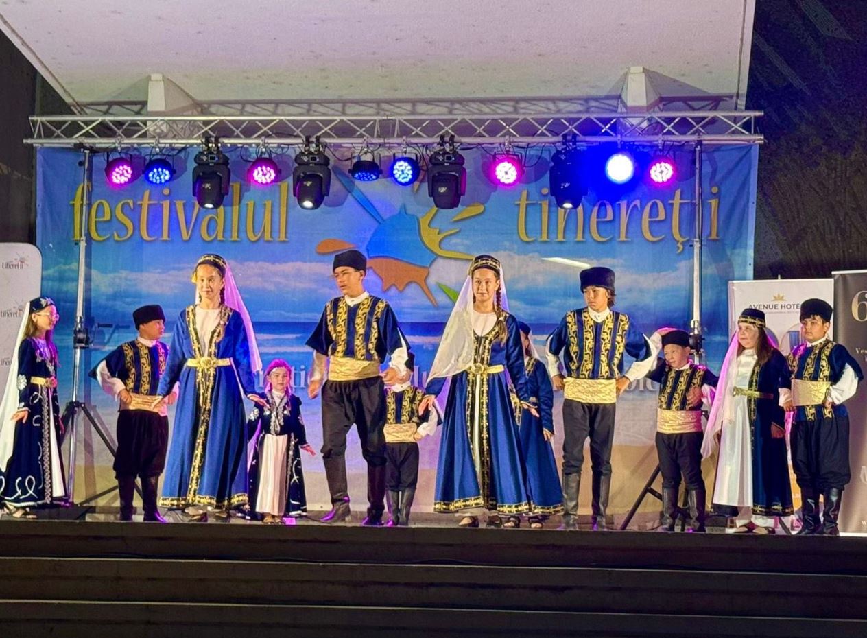 Ansamblurile UDTTMR, Qarasu, Qocalilar și Qaytarma, au strălucit pe scena Festivalului Tinereții de la Mangalia