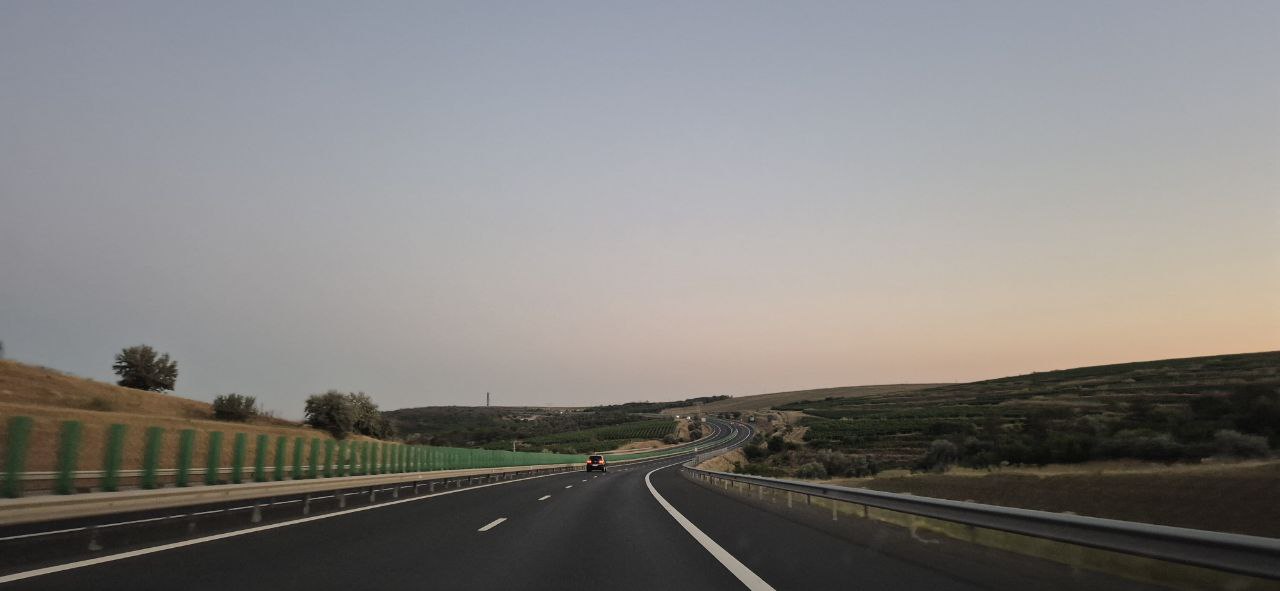 Atenție șoferi: restricții de tonaj pe mai multe drumuri naționale și autostrăzi între 14 și 18 august 2025