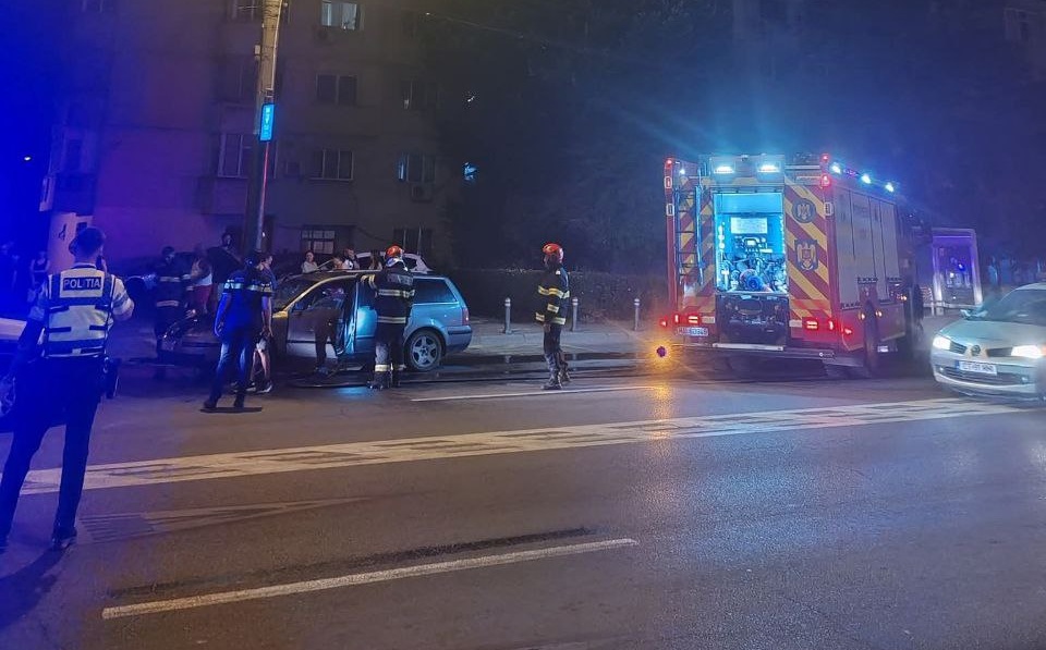 Un autoturism a luat foc pe bulevardul Aurel Vlaicu din Constanța