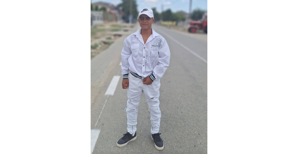 UPDATE Constanța: Un minor de 13 ani a DISPĂRUT de lângă tatăl său, în timp ce așteptau autobuzul. Apelați la 112 dacă îl vedeți