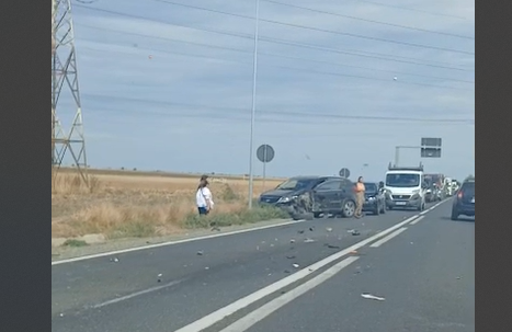 Accident pe DN 22, aproape de Lumina între două autoturisme și un TIR. Traficul este BLOCAT