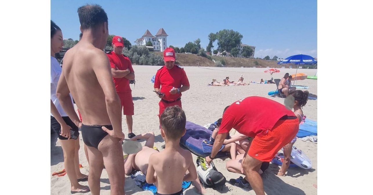 Intervenție rapidă! Unui turist francez de 71 de ani i s-a făcut rău în timp ce se afla pe plaja din Eforie!