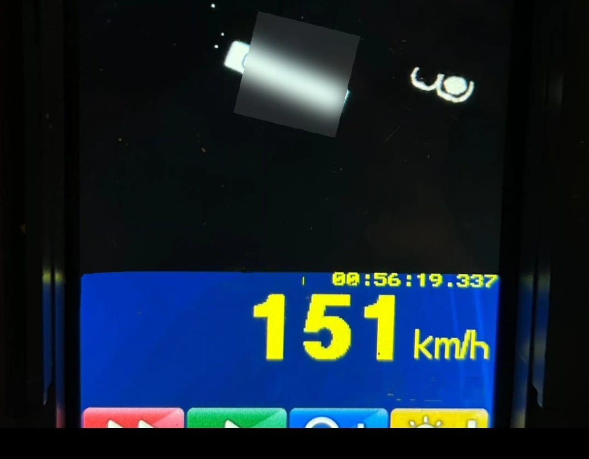 Un tânăr de 20 de ani, prins rulând cu 150 km/h pe bulevardul 1 Mai din Constanța. A rămas pieton și a primit o amendă consistentă