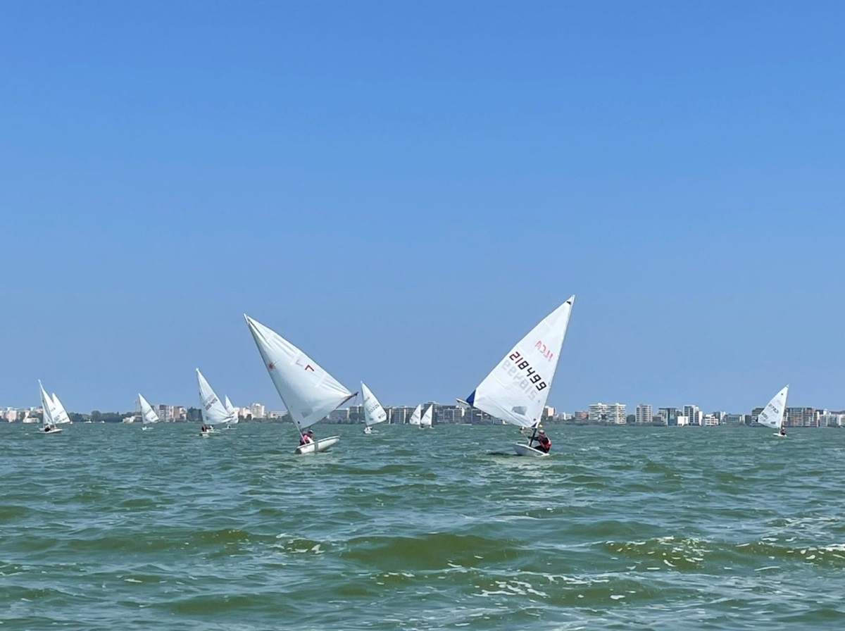 Campionatul Național de Dinghy va avea loc pe lacul Siutghiol, din Constanța! Printre concurenți se află și constănțeanca Ebru Bolat, ce s-a făcut remarcată la Olimpiada de la Paris