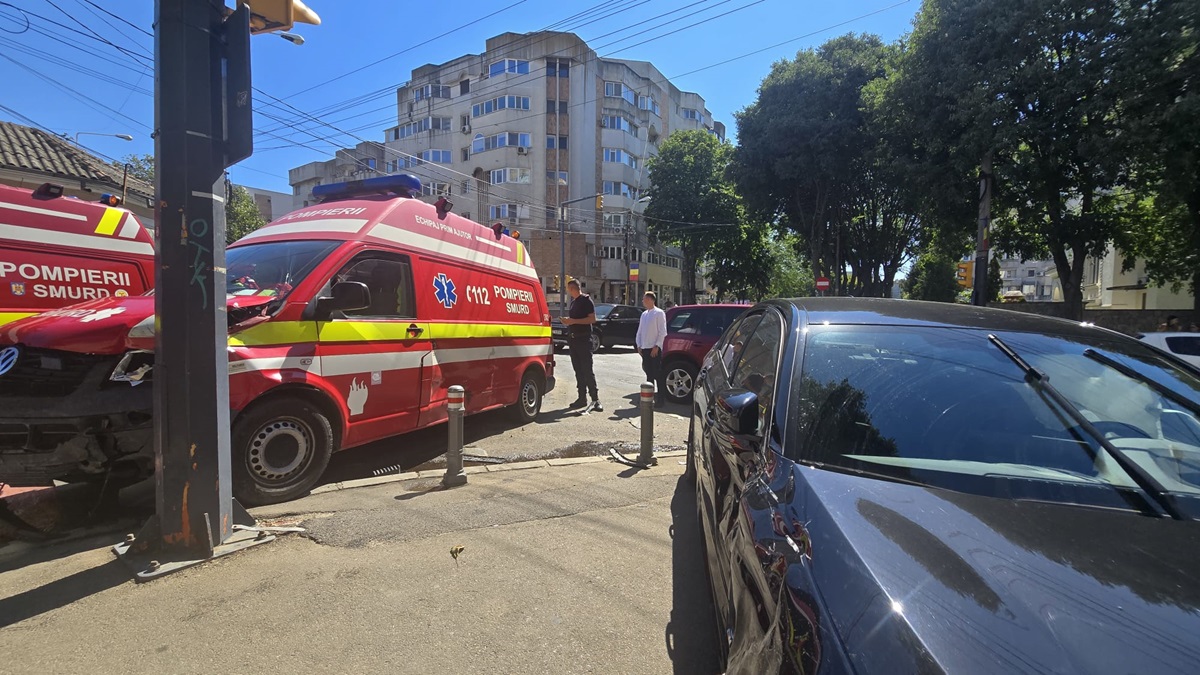 accident SMURD BMW Capela Militară