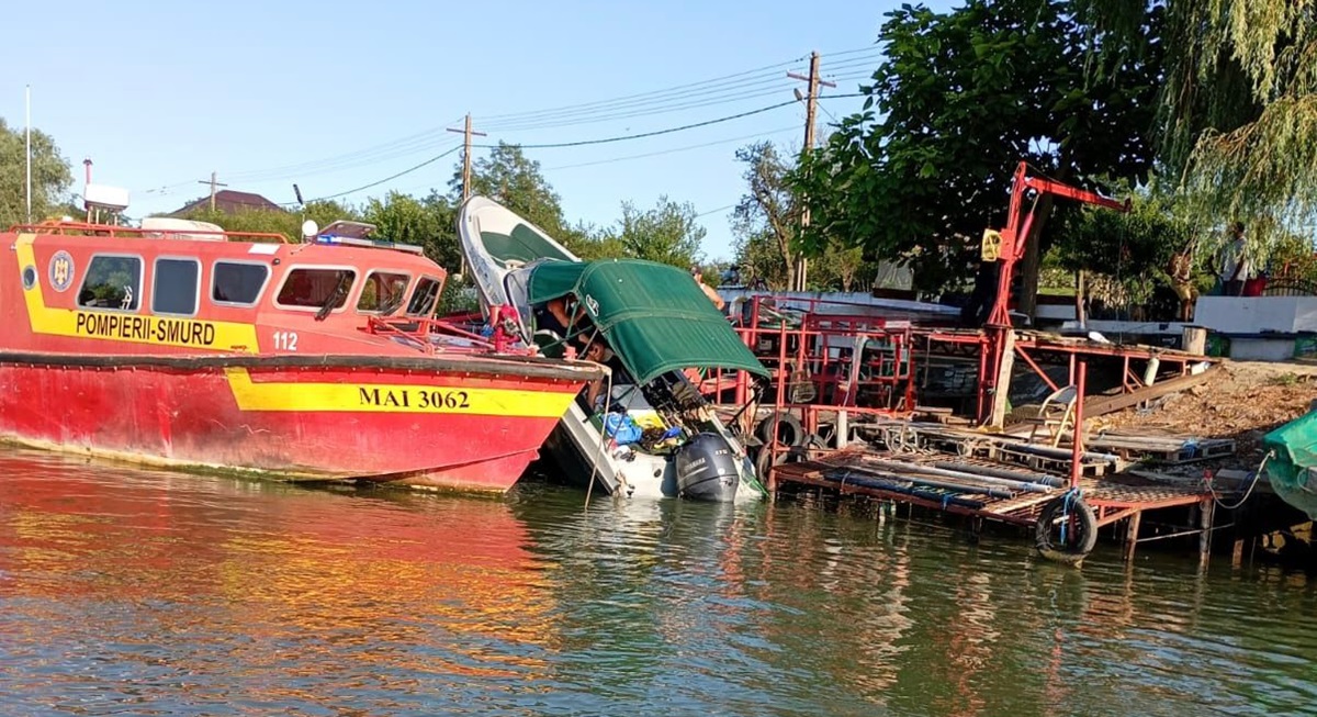 FOTO Accident naval în Delta Dunării, la Crișan, cu o ambarcațiune în care se aflau și doi copii!