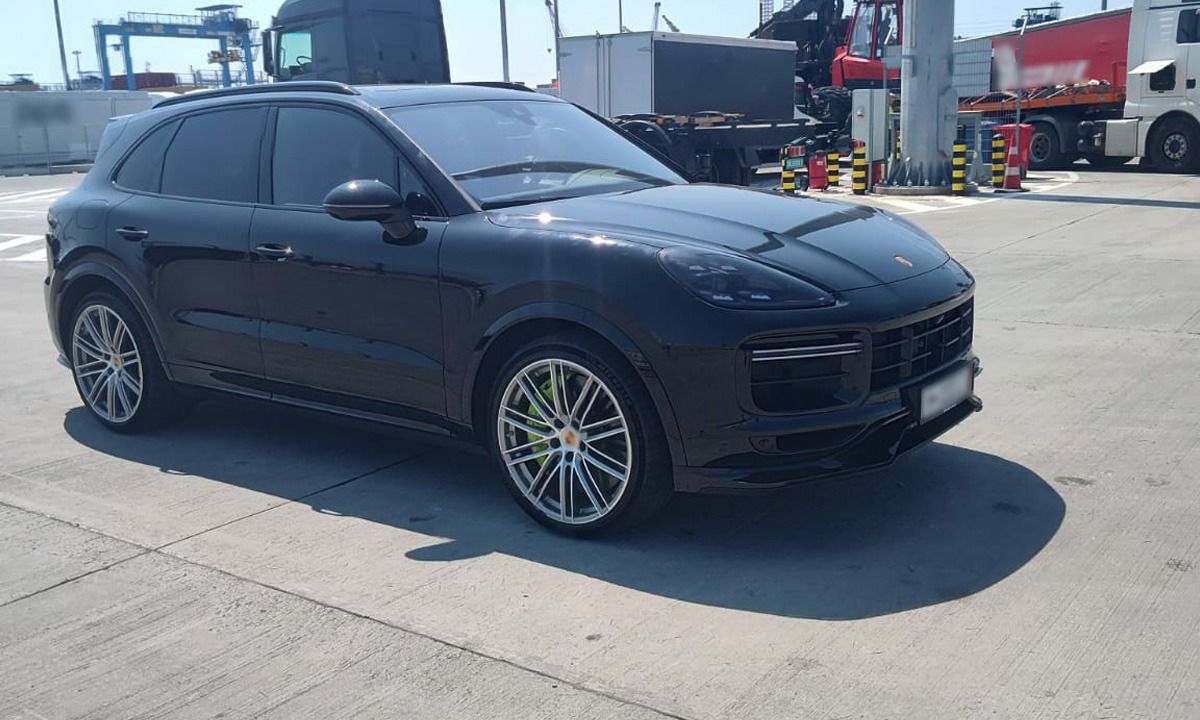 Autoturism de lux de 90.000 de euro, căutat de autoritățile din Polonia, descoperit în Portul Constanța de polițiștii de frontieră