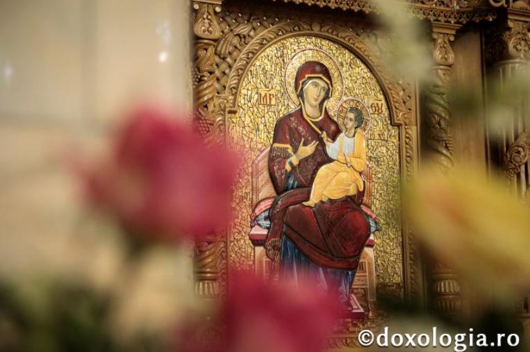 Cele mai frumoase urări pentru sărbătoriți de Sfânta Maria: vezi mai multe idei de mesaje pentru cei dragi!