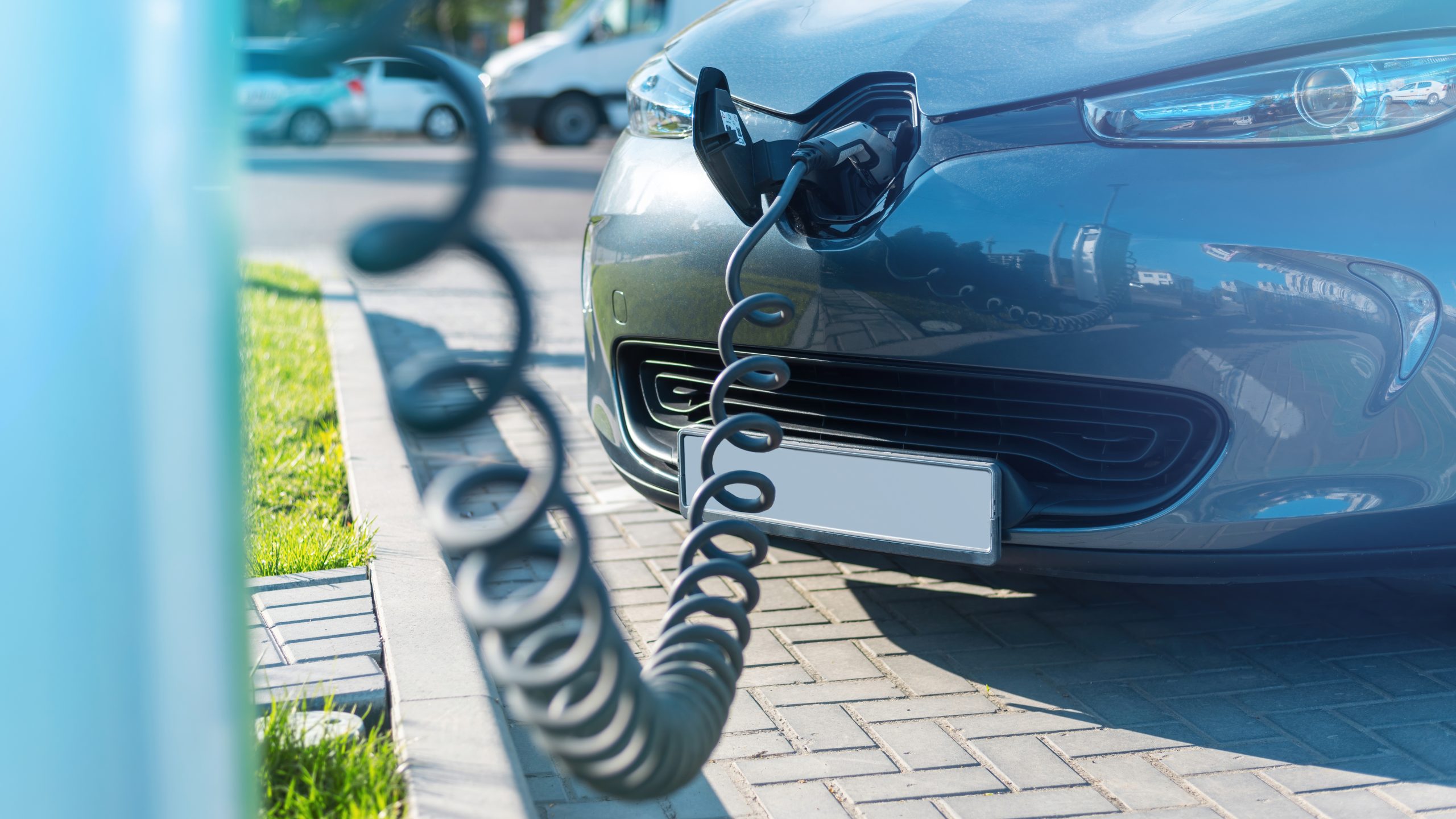Constănțenii, invitați să se pronunțe pe regulamentul stațiilor de încărcare pentru mașini electrice