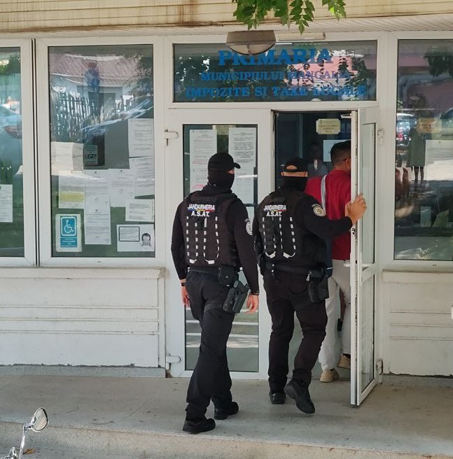 FOTO VIDEO UPDATE Percheziții DNA la Primăria Mangalia! Ar fi vizați primarul și angajați ai instituției. Acuzații de corupție și luare de mită