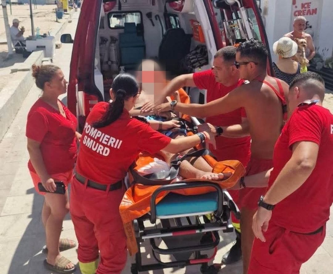 Intervenție de urgență în zona restaurantului Peluza din Eforie Nord! Persoană inconștientă, scoasă din apă