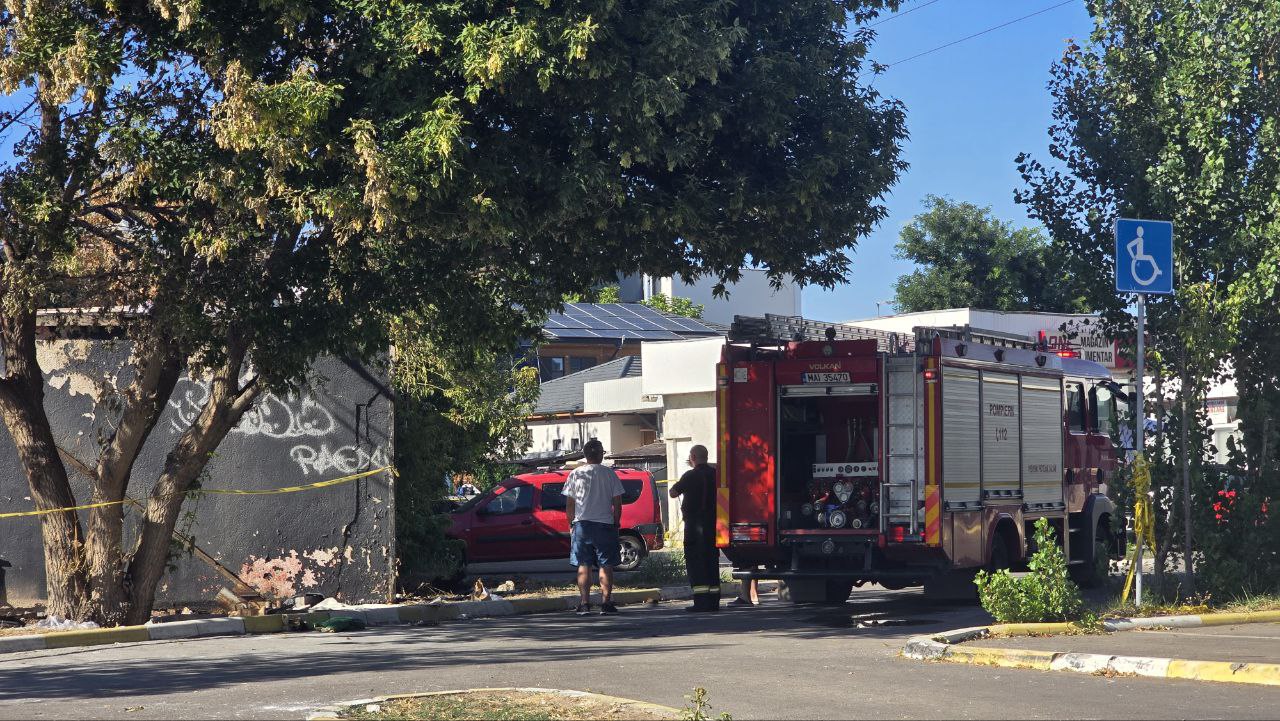 FOTO Un nou incendiu în zona fostului club Bellagio din Mamaia: Mai multe autospeciale de stingere au ajuns la fața locului