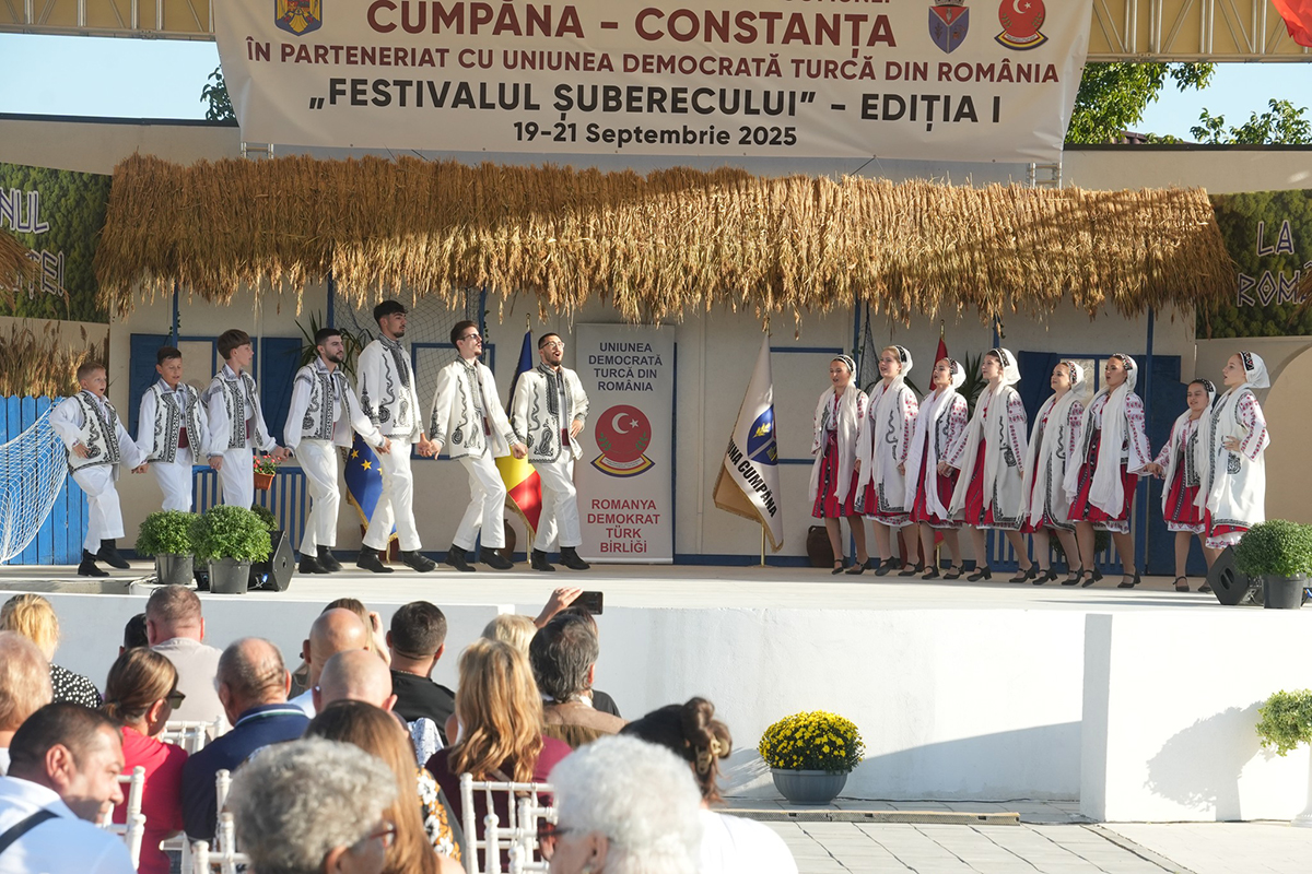 FOTO Imagini inedite din a doua zi a Festivalului Șuberecului de la Cumpăna: Evenimentul continuă și astăzi, cu delicii culinare și program artistic