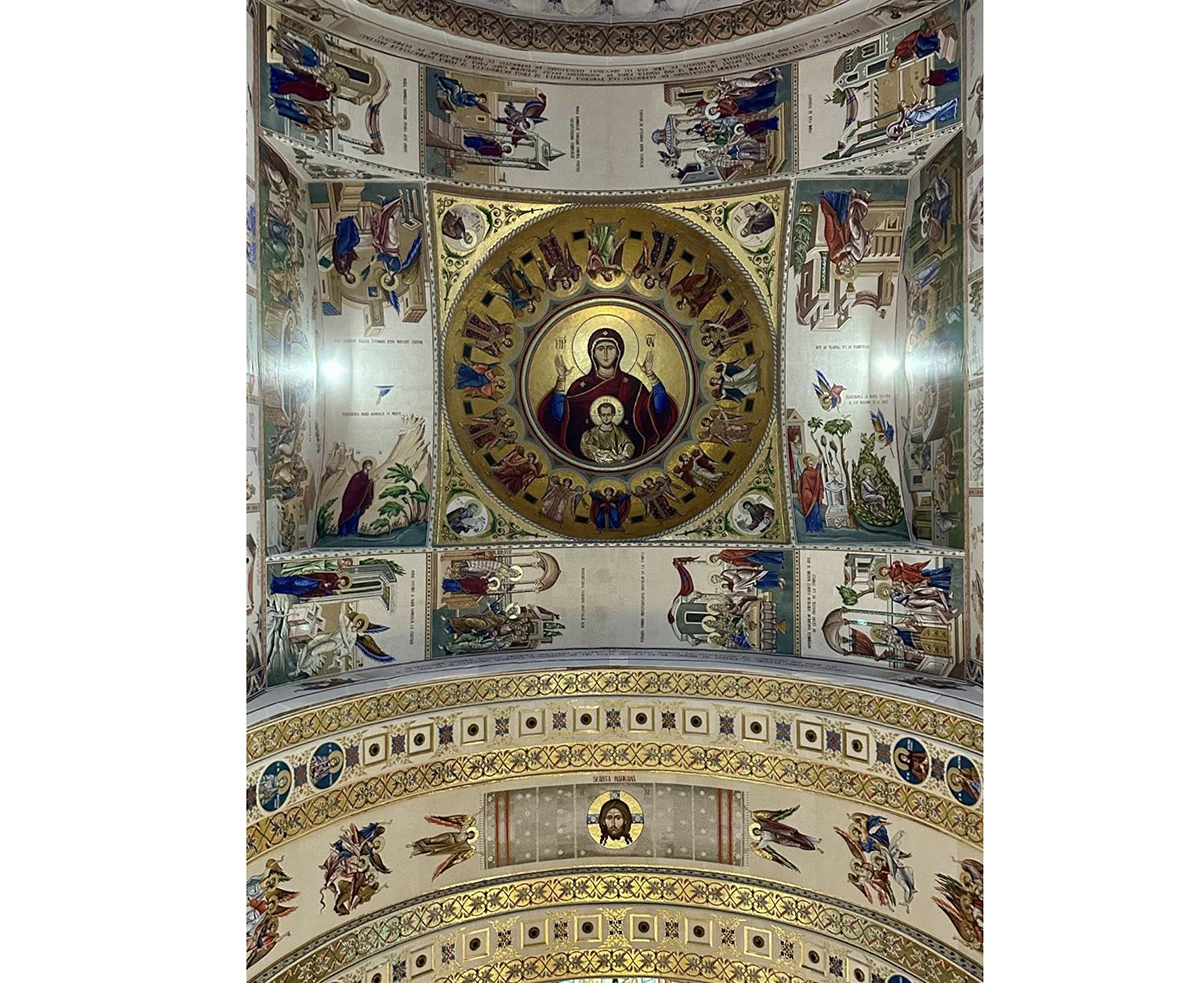 interiorul Catedralei Mântuirii Neamului