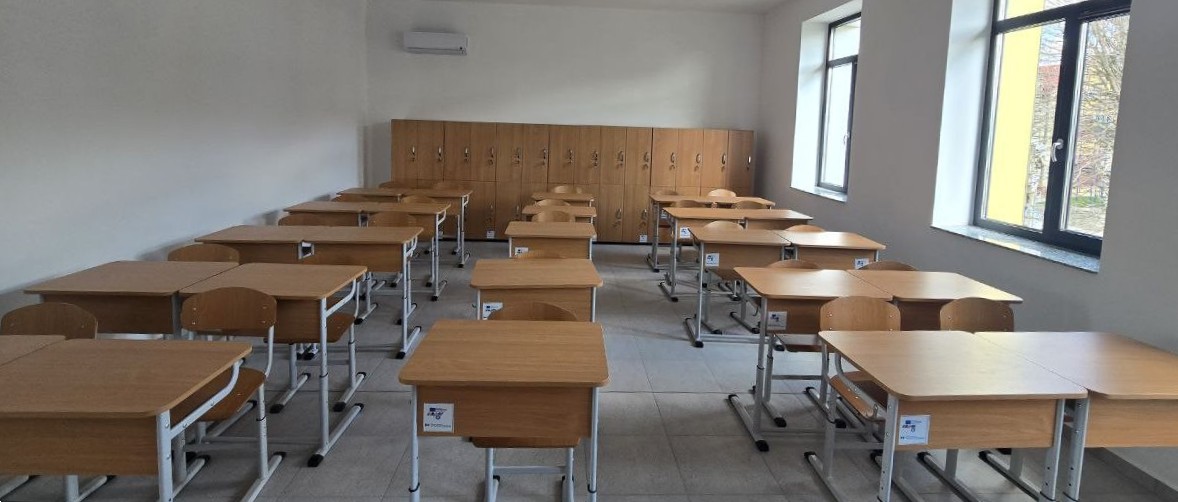 Primăria Mihail Kogălniceanu anunță finalizarea proiectului intitulat Dotarea cu mobilier, materiale didactice și echipamente digitale a unităților de învățământ preuniversitar din comună