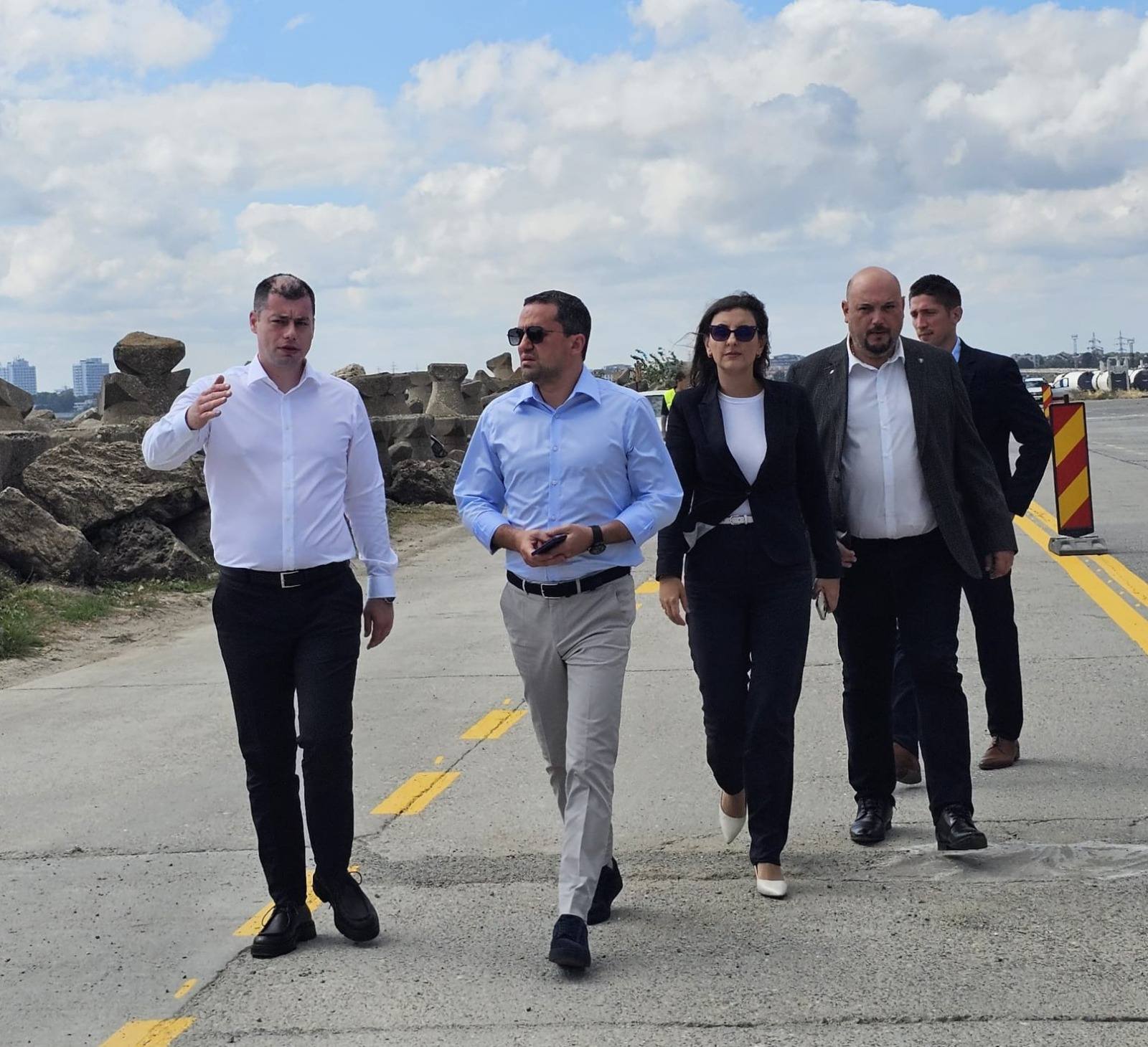 FOTO Ministrul Transporturilor, în vizită în Portul Constanța: Infrastructura se modernizează pentru un viitor dinamic