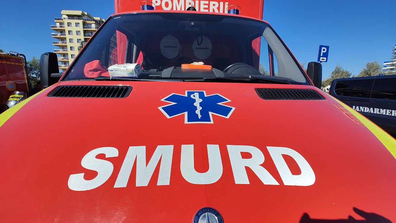 S-a dat alarma în Ovidiu! Persoană prinsă sub o scară de beton