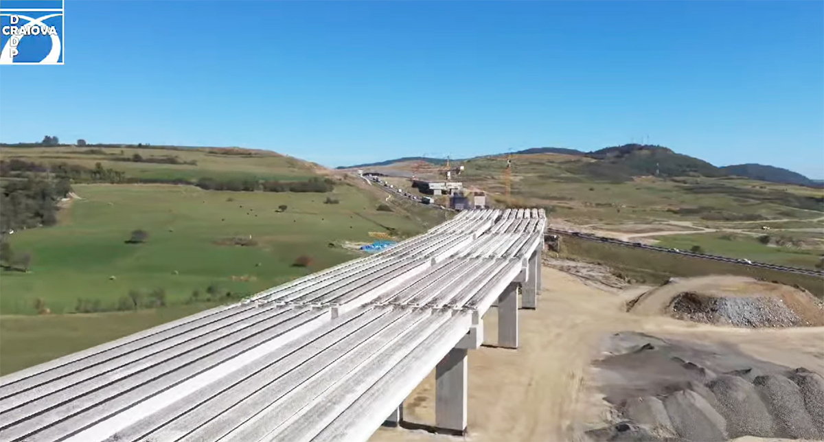 VIDEO Prima autostradă care va traversa munții se construiește în România. Imagini spectaculoase de pe șantier