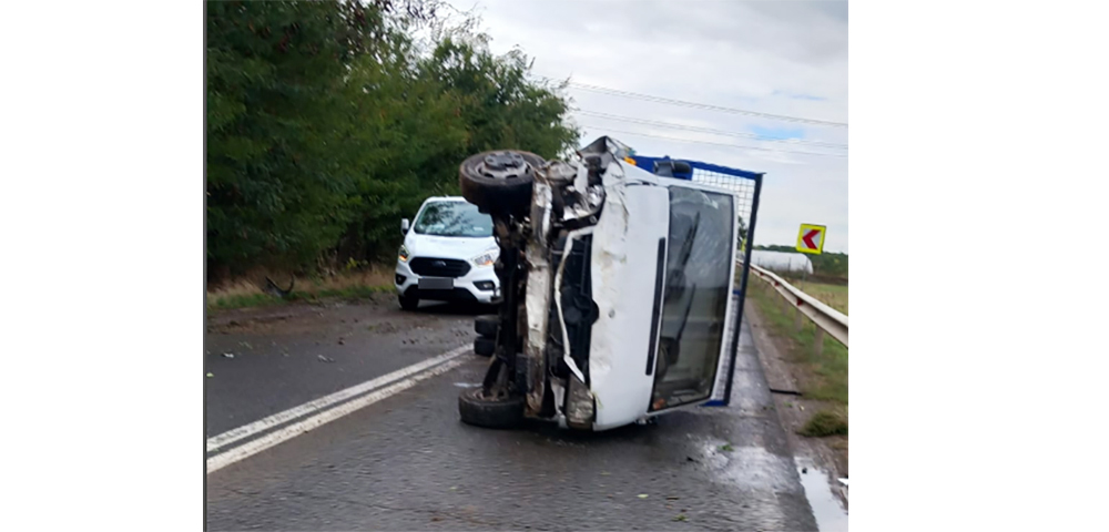VIDEO UPDATE Accident rutier la intrare în Viișoara, dinspre Cobadin: Un autovehicul s-a răsturnat