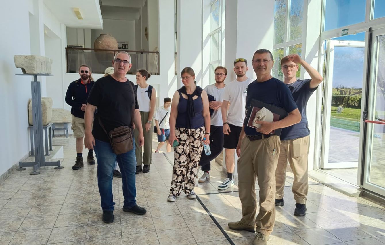 FOTO Vizită de studiu la Muzeul de Istorie Națională și Arheologie Constanța: studenți germani au descoperit cetatea Histria