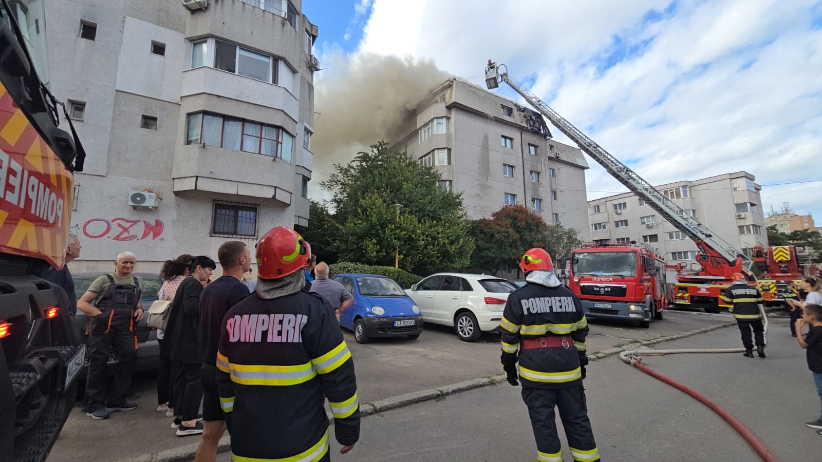 Incendiu mansarda strada Soveja, pompieri