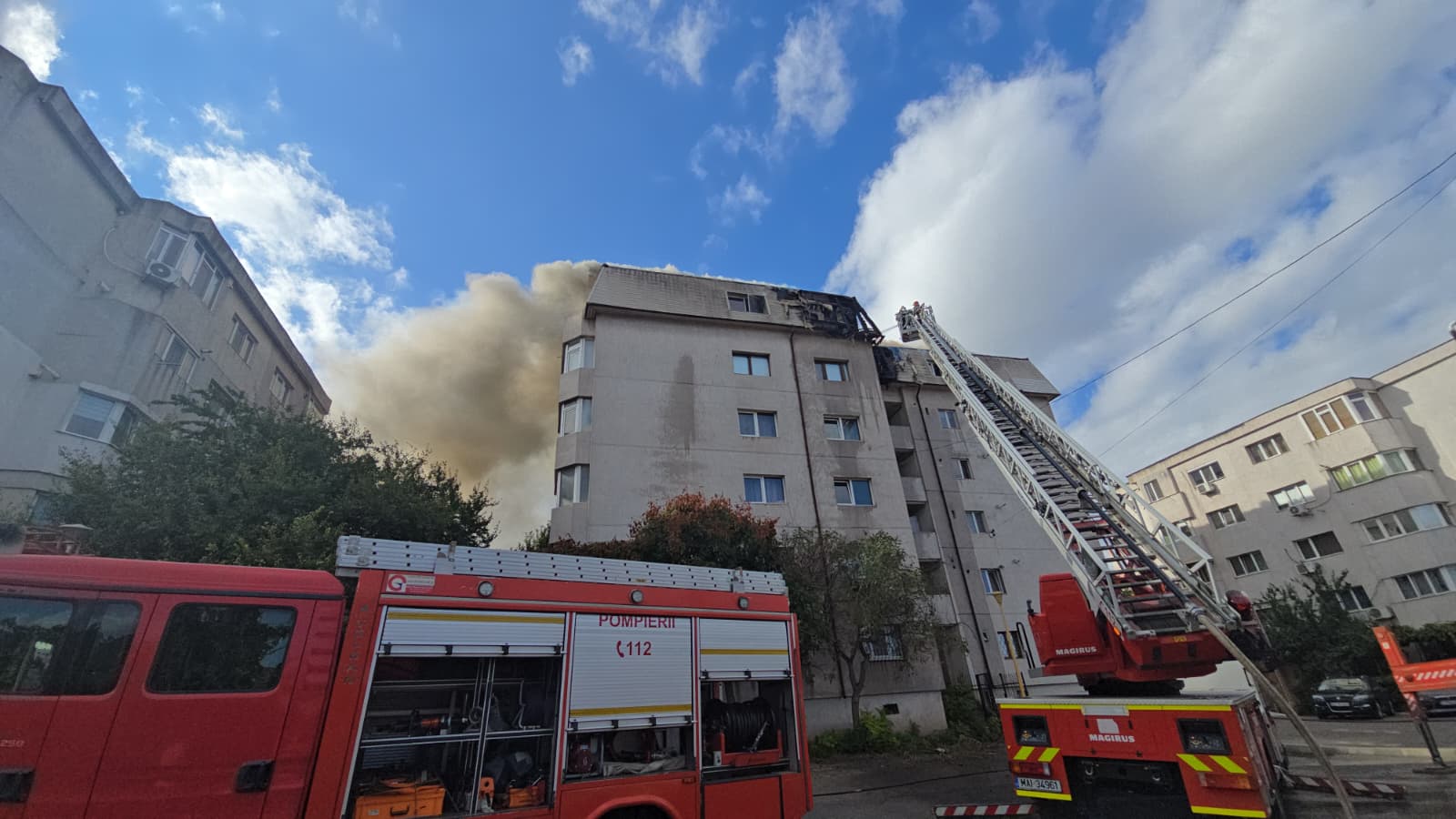 Incendiu mansarda strada Soveja, pompieri