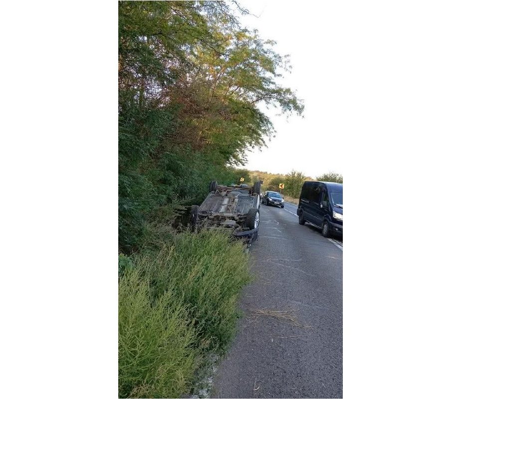 Accident la primele ore ale dimineții: o mașină s-a răstunat la intrarea în Tulcea