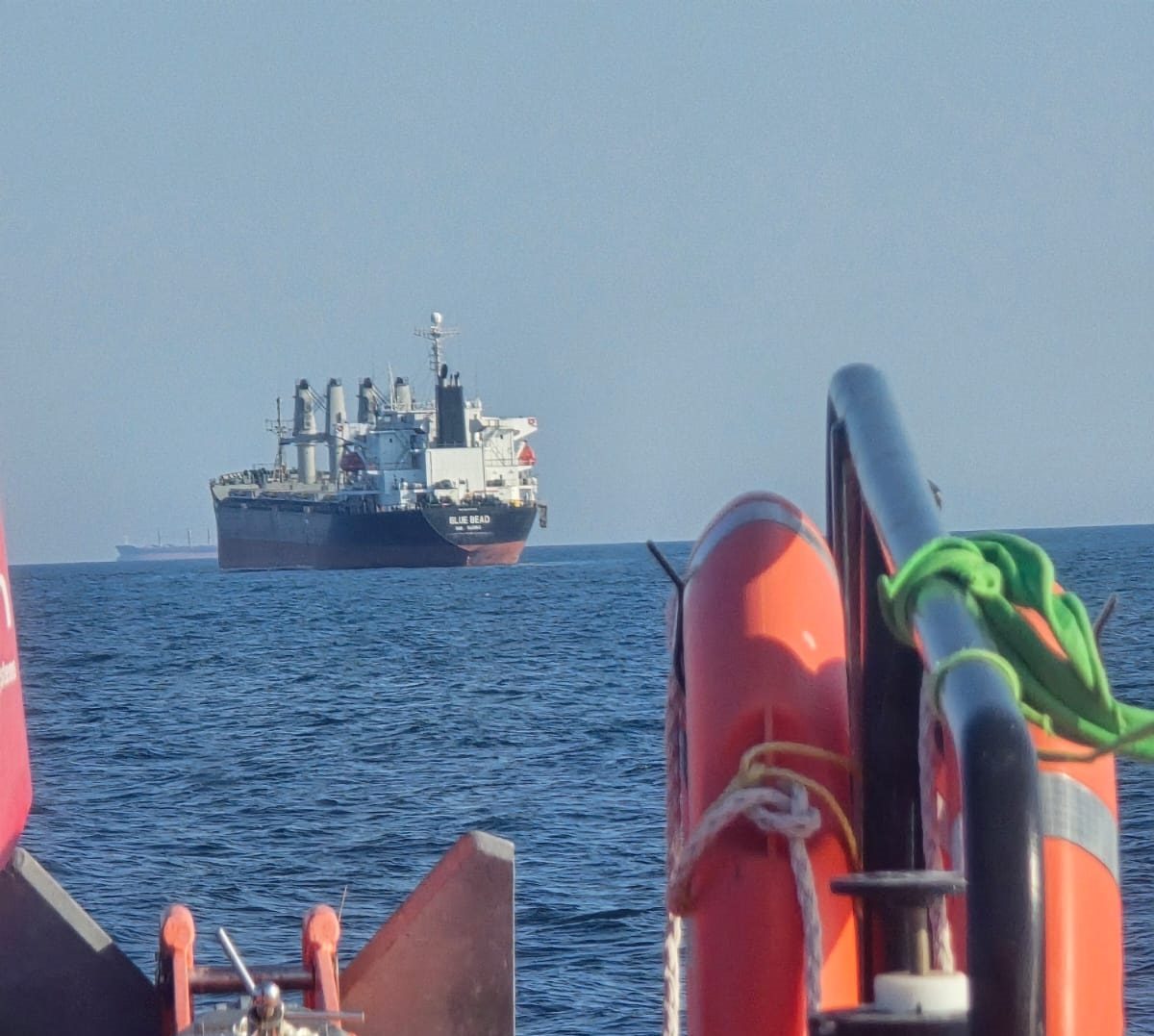 FOTO Intervenție rapidă pe apă: un marinar sirian a fost salvat de echipajul unei navei ARSVOM