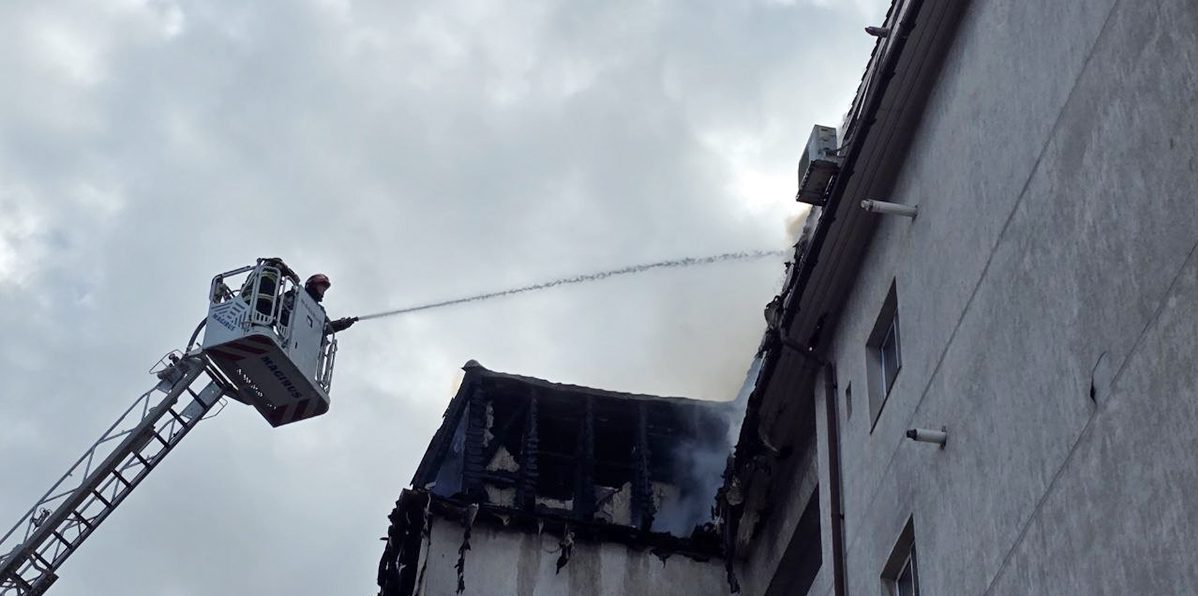 INCENDIU la Năvodari, pe strada Nuferilor: A luat foc un apartament