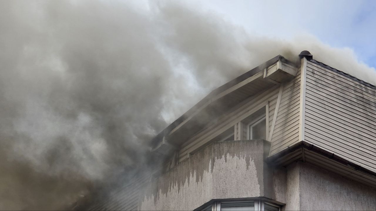 Incendiu mansarda strada Soveja, pompieri